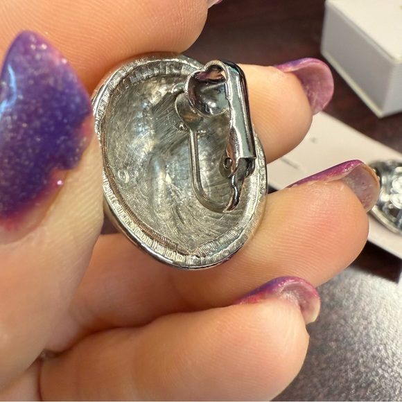 Avon Moroccan Silvertone Clip-On Earrings NIB vintage 1990 - Picture 3 of 8